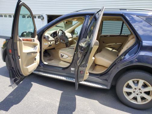 Photo 3 of 6 of 2007 Mercedes-Benz M-Class ML 350 4MATIC